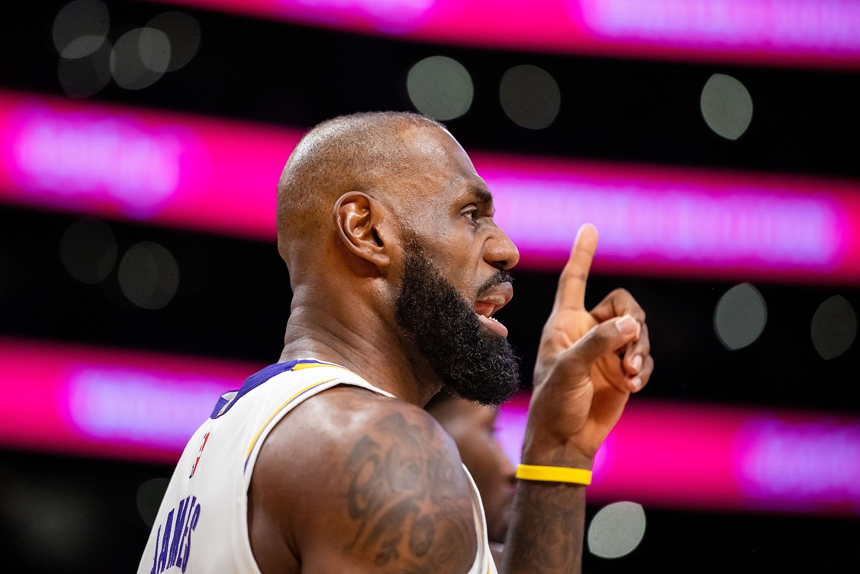 必威体育-夸梅：詹姆斯通过富保罗控制了联盟 让NBA修改规则&amp;允许他走步