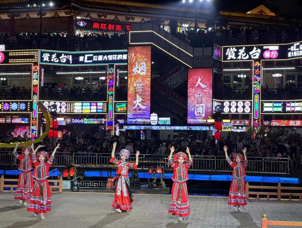必威体育APP-女子曝浙江餐厅强制消费，满698才能入座，店家仍嘴硬，结局爽了